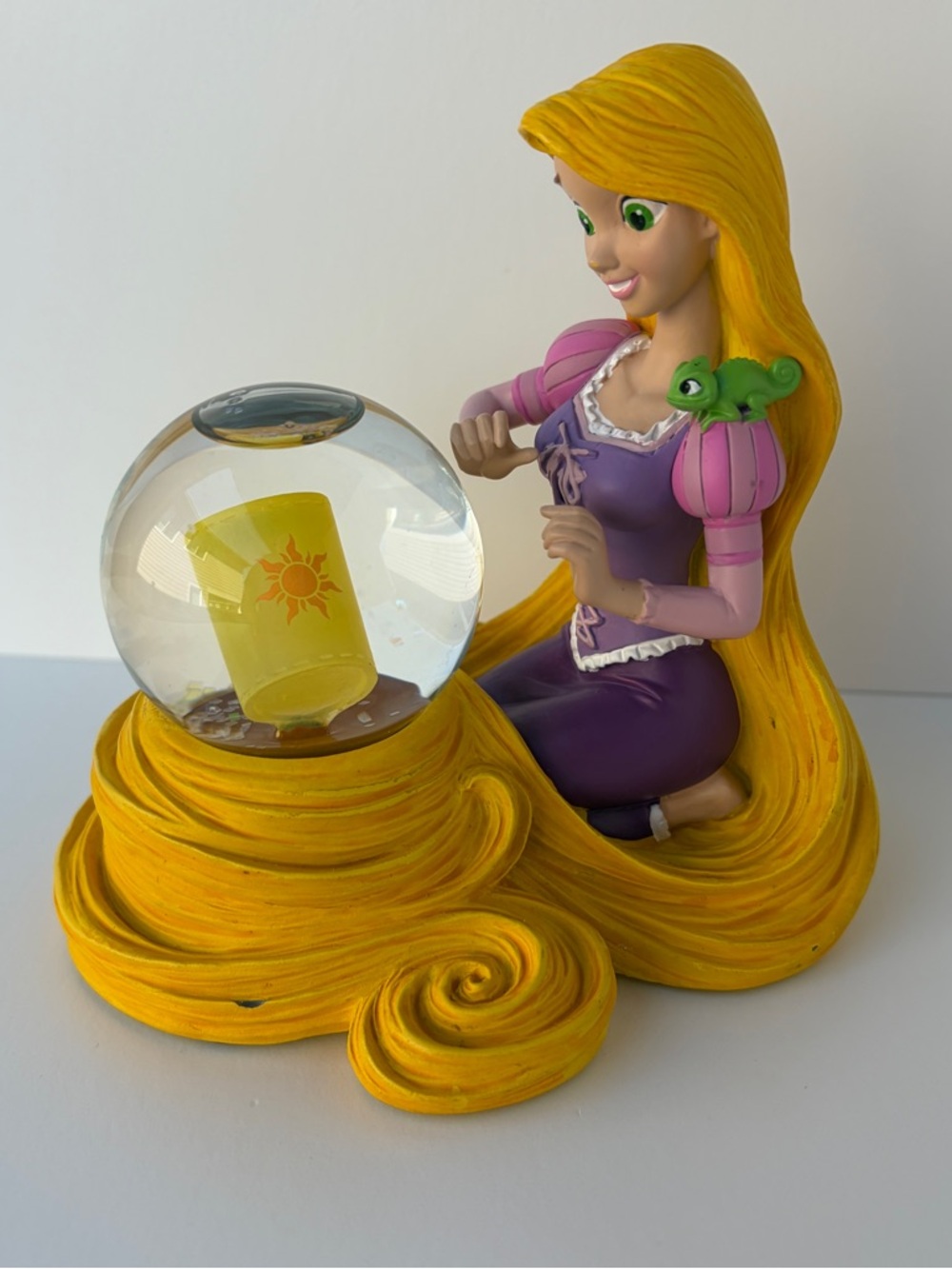 Rapunzel On The Tower Tangled Pascal Snow Water Globe Interior Light Lamp WORKS